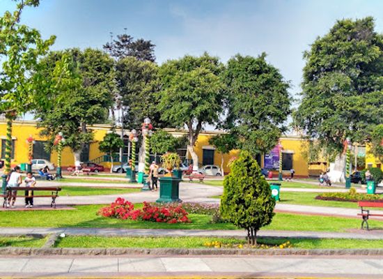 peru/lima/landmark/plaza-bolivar