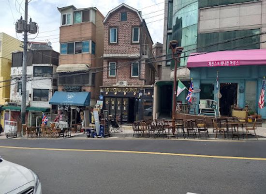 south-korea/seoul/itaewon/landmark/itaewon-antique-furniture-street