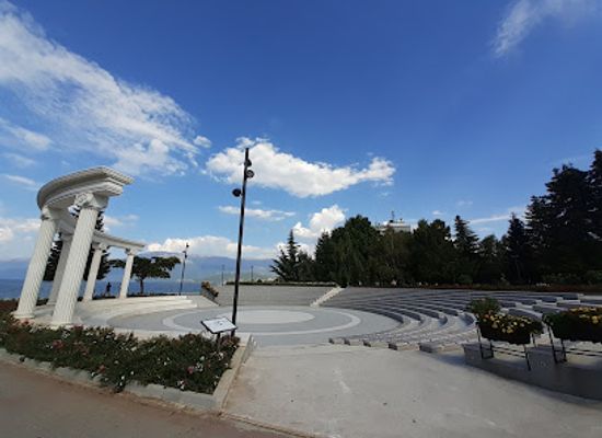 albania/pogradec/landmark/lasgush-poradeci-monument