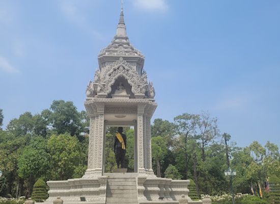 cambodia/prey-veng/landmark/yeay-penh-statue