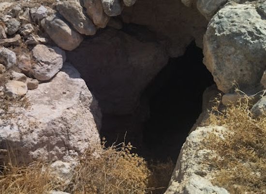 jordan/eastern-highlands/landmark/khirbat-ataruz