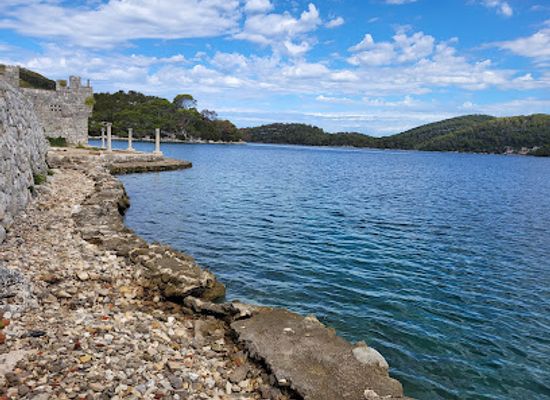 croatia/mljet-island/landmark/national-park-mljet-entrance-and-ticket-stand