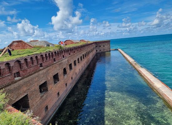 florida/florida-keys/landmark/garden-key-lighthouse