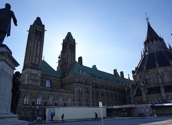 canada/ottawa/parliament-hill/landmark/victoria-tower-bell-monument