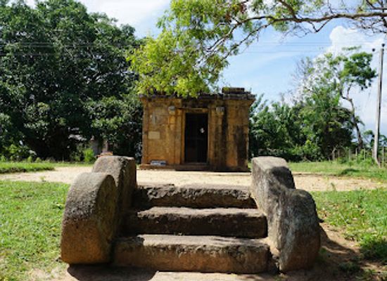 sri-lanka/southern-province/landmark/devinuwara-gal-ge
