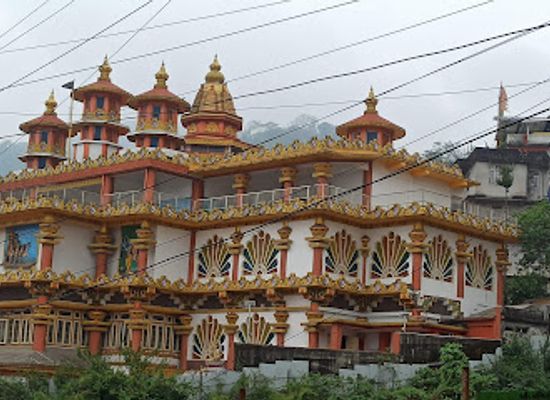 india/gangtok/landmark/mahatma-gandhi-statue