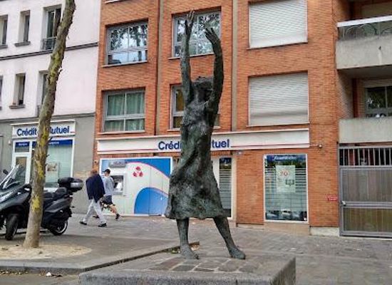 france/versailles/landmark/edith-piaf-statue