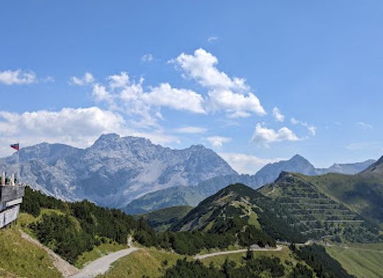 liechtenstein/mauren/landmark/furstin-gina-weg