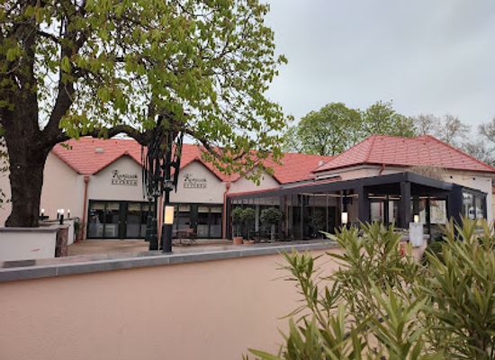 hungary/western-transdanubia/landmark/kistucsok-food-room