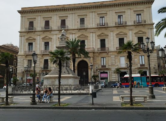 italy/catania/borgo-sanzio/landmark/palazzo-del-toscano