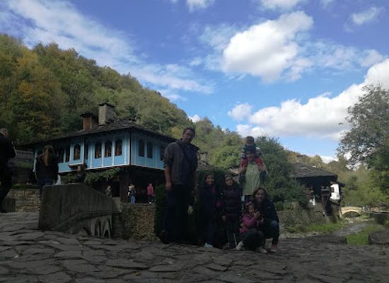 bulgaria/dobruja/landmark/ethno-village-etar