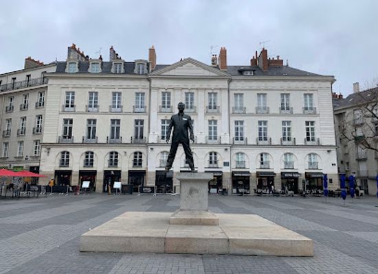 france/nantes/bouffay/landmark/eloge-du-pas-de-cote