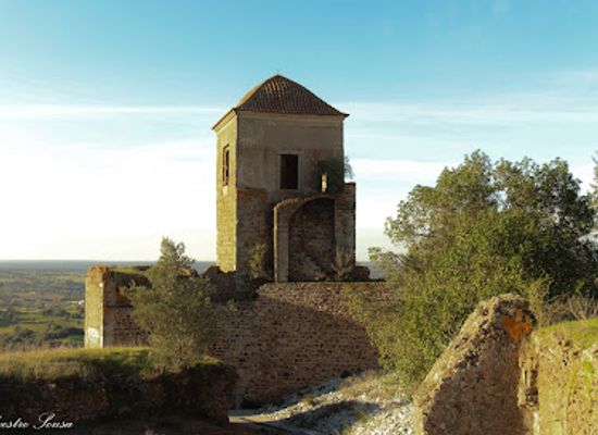 portugal/alentejo/landmark/castelo-de-montemor-o-novo