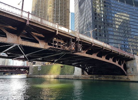 illinois/chicago/landmark/mccormick-bridgehouse-chicago-river-museum