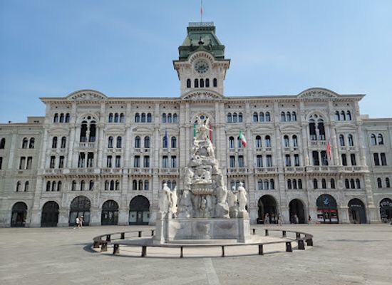 italy/trieste/landmark/unity-of-italy-square