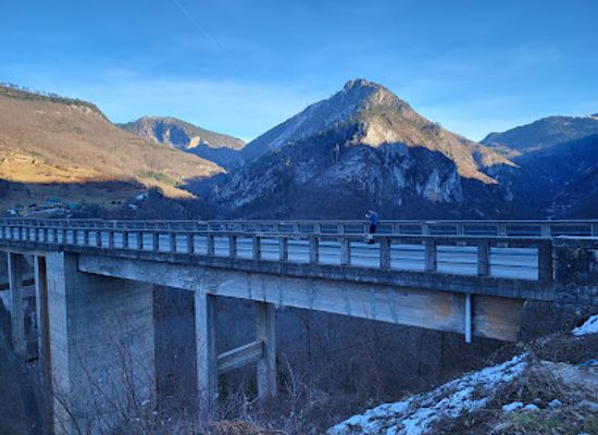 montenegro/zabljak/landmark/spomenik-bozidaru-zugicu