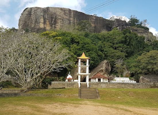 sri-lanka/eastern-province/landmark/yapahuwa-rock-fortress