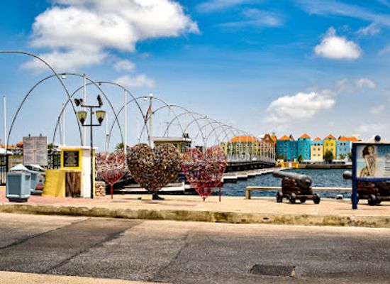 curacao/julianadorp/landmark/punda-love-heart