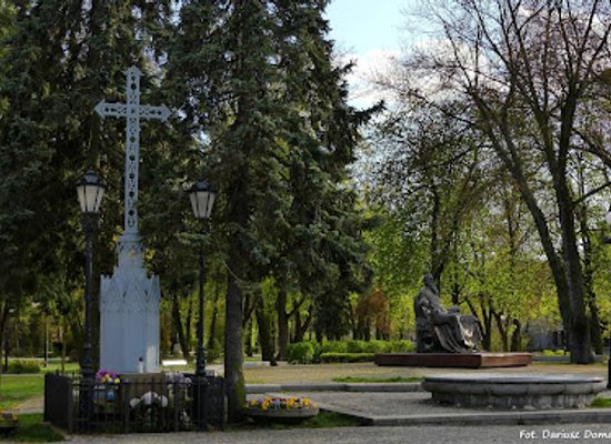 poland/radom/landmark/the-statue-of-jan-kochanowski