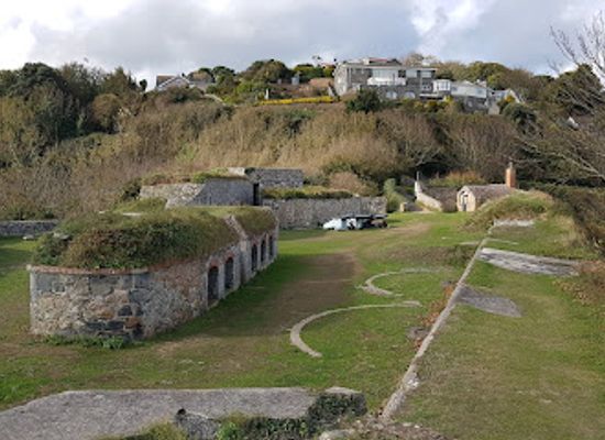 guernsey/st-pierre-du-bois/landmark/clarence-battery