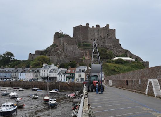 jersey/gorey-harbour/landmark/gorey-pier