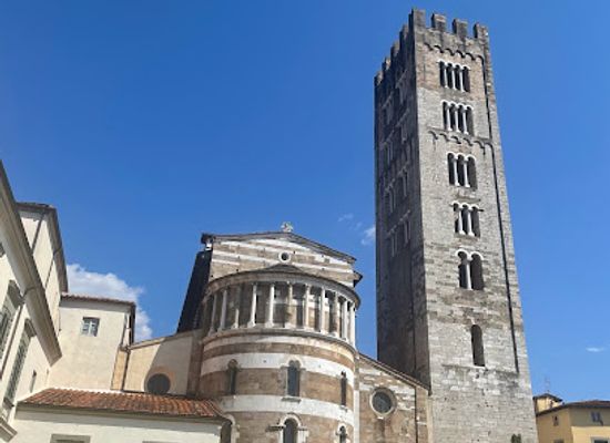 italy/lucca/landmark/lucca-art-fair