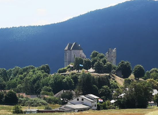croatia/lika/landmark/odmoriste-sokolac-jug