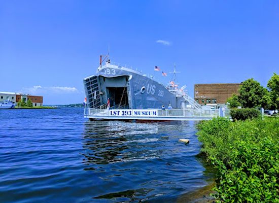 michigan/muskegon/landmark/uss-lst-393