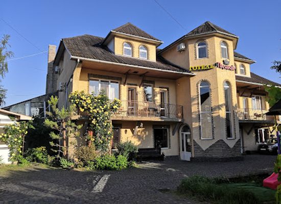 ukraine/mukachevo/landmark/hotel-palanok