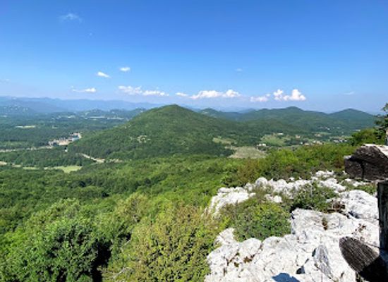 croatia/lika/landmark/pecinski-park-grabovaca
