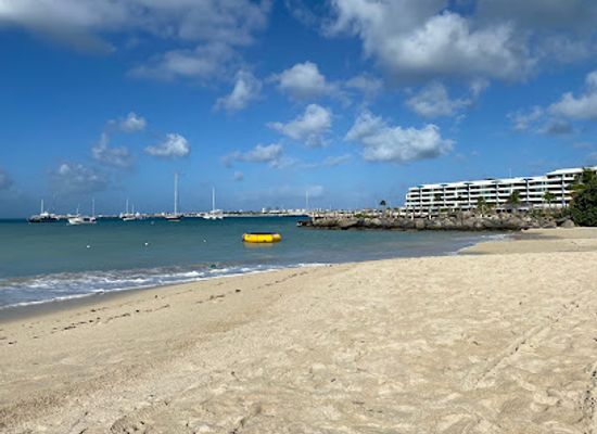 sint-maarten/simpson-bay-lagoon/landmark/kim-sha-beach