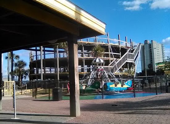 florida/panama-city-beach/landmark/emerald-falls-family-recreation-center