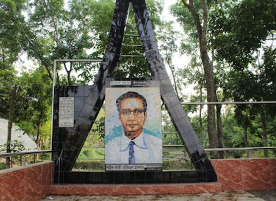 bangladesh/greater-barisal/landmark/shaheed-kazi-azizul-islam-monument
