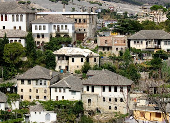 albania/gjirokaster/landmark/cerciz-topulli-square
