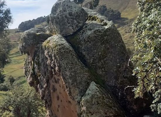 bolivia/copacabana/landmark/piedras-talladas-kopacati