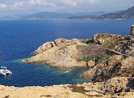 france/corsica/landmark/fanale-di-petra