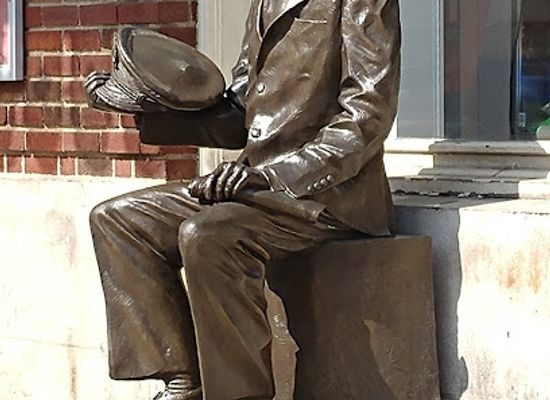 west-virginia/morgantown/landmark/don-knotts-statue