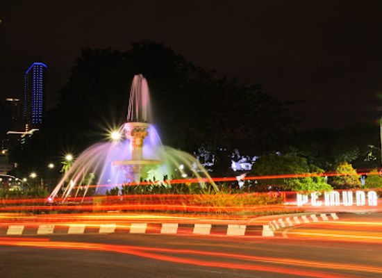 indonesia/surabaya/landmark/bundaran-air-mancur-pemuda