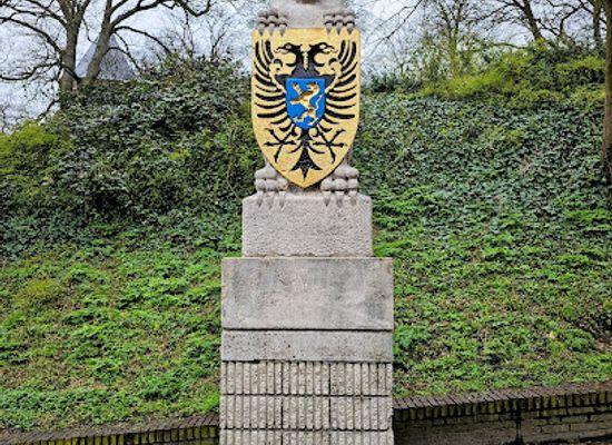 netherlands/nijmegen/landmark/standbeeld-wapenschild-van-nijmegen