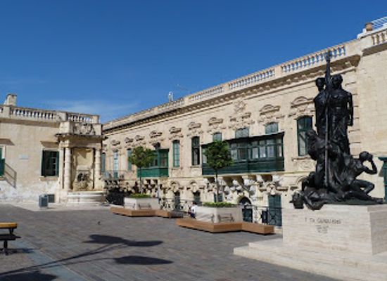 malta/valletta/landmark/palace-armoury