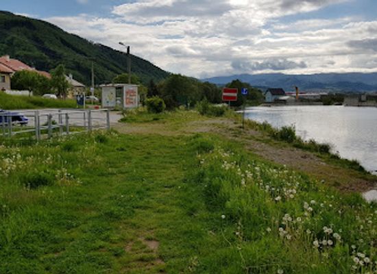 slovakia/banska-bystrica/landmark/splav-hrona-pristav-salkova