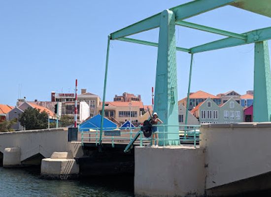 curacao/punda/landmark/queen-wilhelmina-bridge
