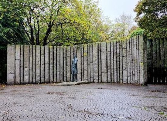 ireland/drogheda/landmark/wolfe-tone-sculpture