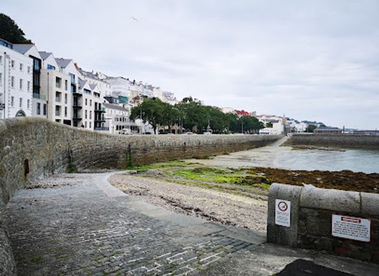 guernsey/st-peter-port/landmark/la-valette-underground-military-museum