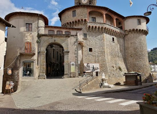 italy/garfagnana/landmark/rocca-ariostesca