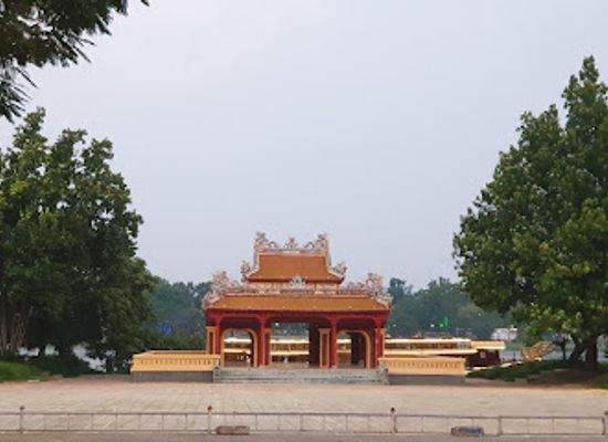 vietnam/hue/phu-thanh/landmark/ben-do-thua-phu