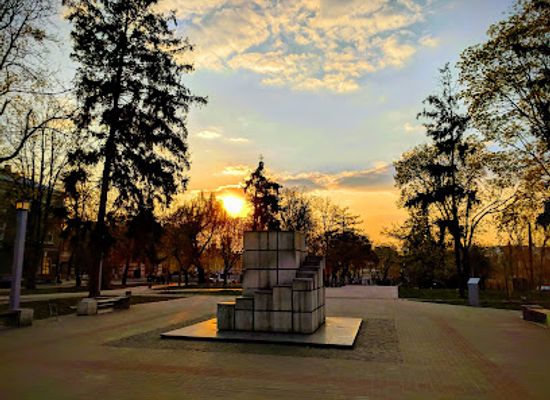 ukraine/sumy/landmark/sugar-monument