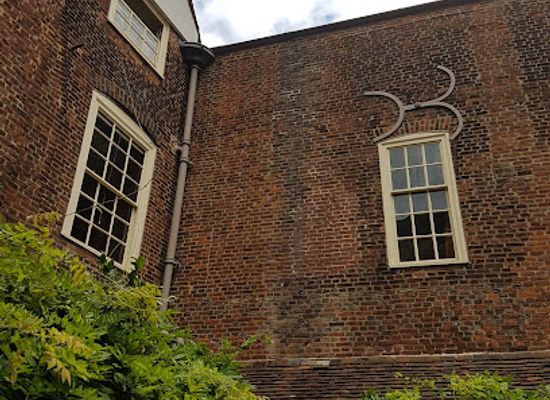united-kingdom/middlesex/attraction/national-trust-sutton-house-and-breaker-s-yard-2