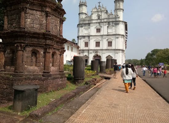 india/goa/landmark/mill-stones-of-gun-powder-factory