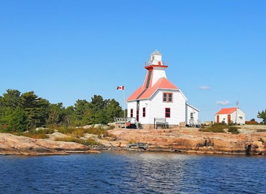canada/northern-ontario/landmark/snug-harbour-range-rear-lighthouse